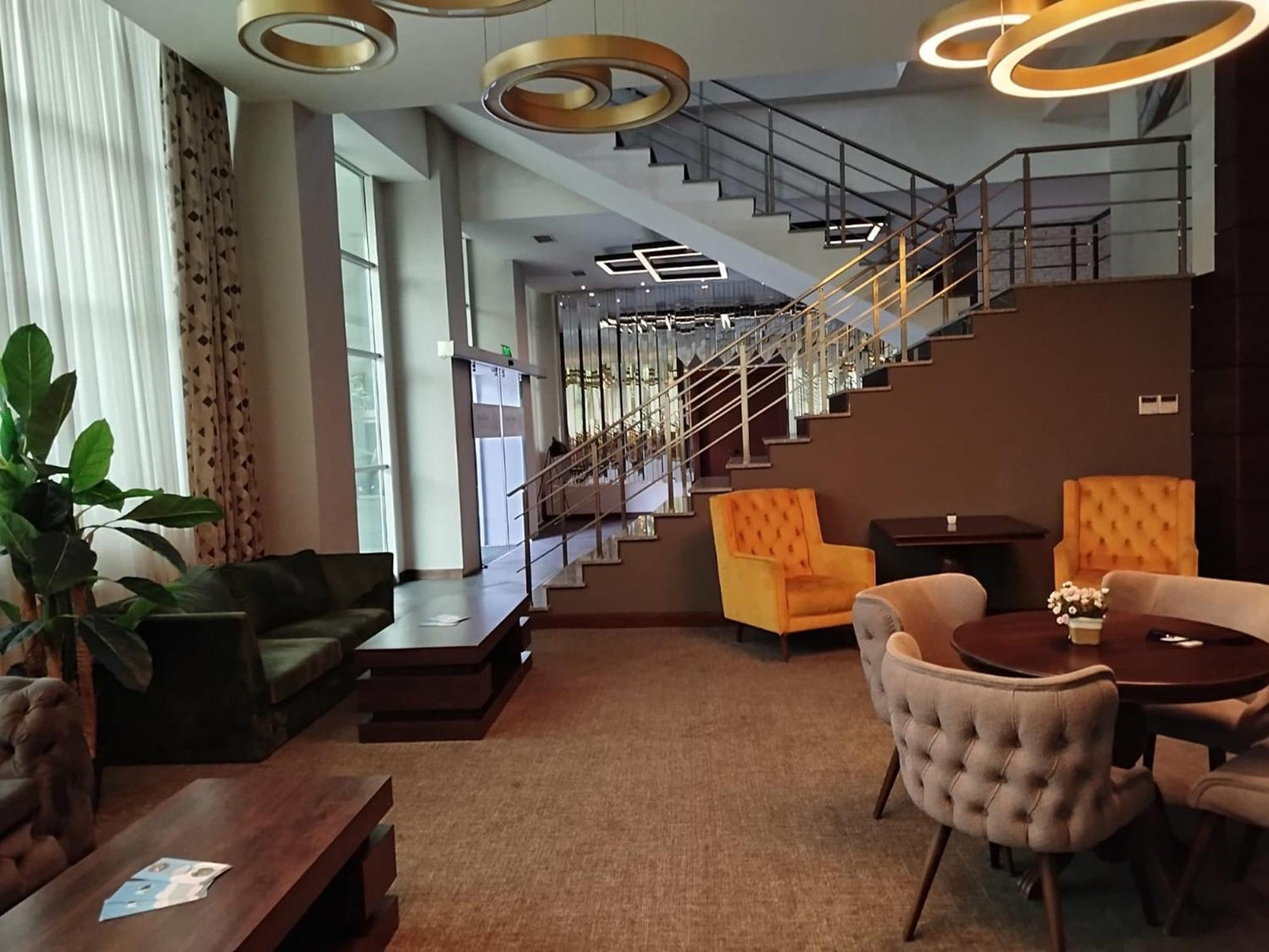 Green Tower Hotel Tbilisi ภายนอก รูปภาพ